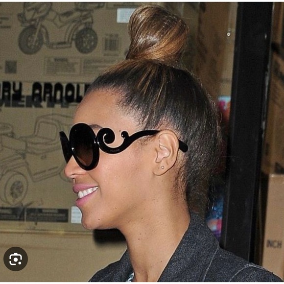 Chic Black Sunglasses - Picture 7 of 10